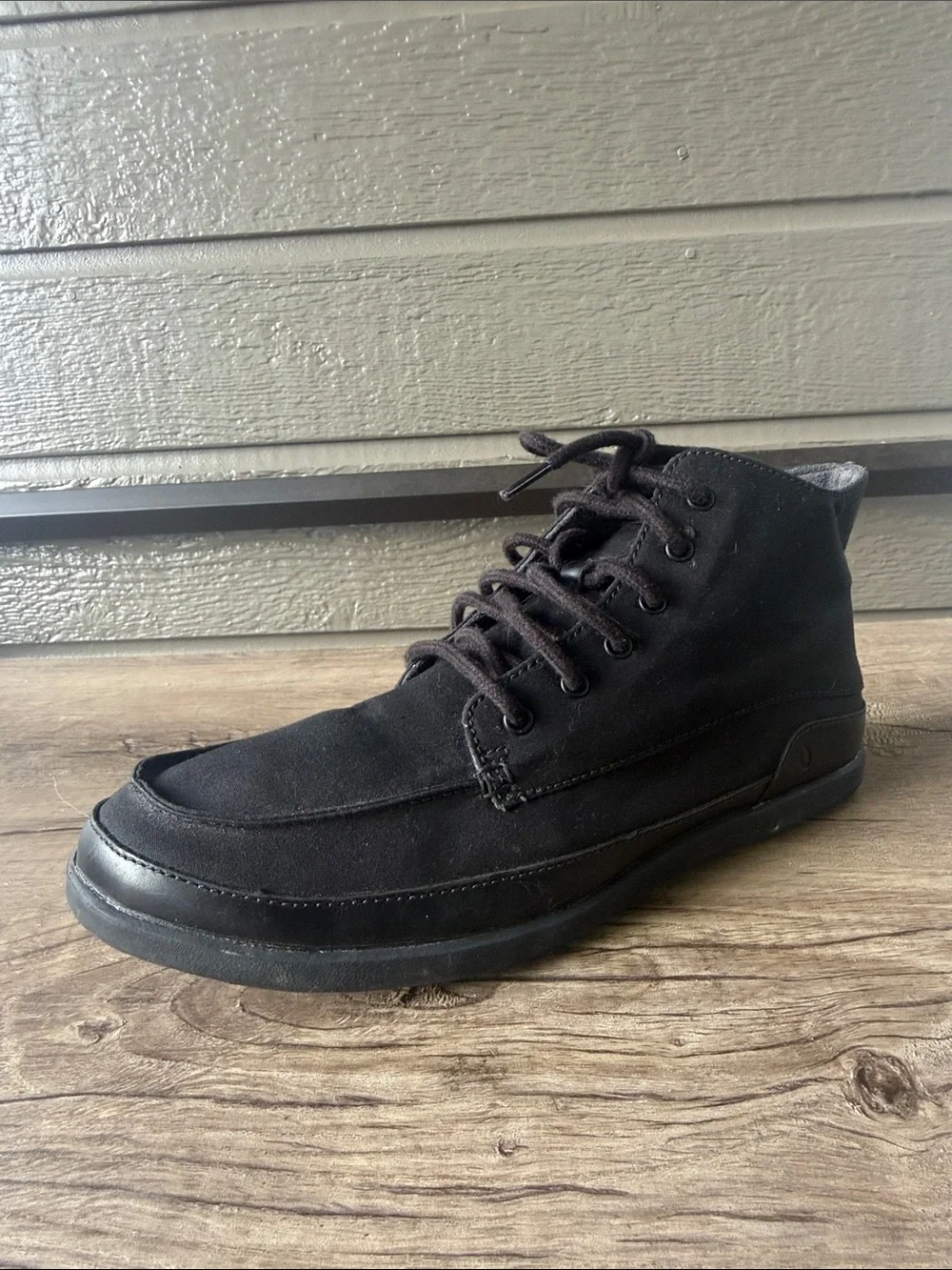 OluKai Men's Black Lace-Up Casual Boots size 10.5